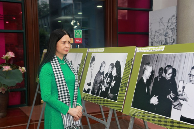 Bảo tàng Phụ nữ Việt Nam tiếp nhận tranh chân dung bà Nguyễn Thị Định làm từ lá sen