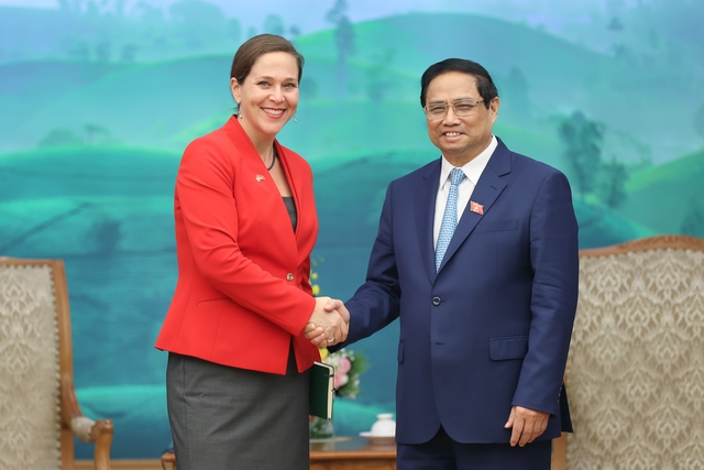 Thủ tướng Phạm Minh Chính và Kinh tế trưởng Bộ Ngoại giao Hoa Kỳ Emily Blanchard - Ảnh: VGP/Nhật Bắc