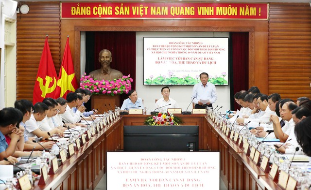 Bộ trưởng Bộ VHTT&DL Nguyễn Văn Hùng cho rằng, vẫn còn khoảng cách và độ trễ giữa nhận thức, tư duy và thực tiễn trong phát triển văn hóa và xây dựng con người ở nước ta - Ảnh: VGP/MK