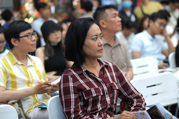 Diễn viên Hồng Ánh là khán giả bất ngờ của sự kiện.