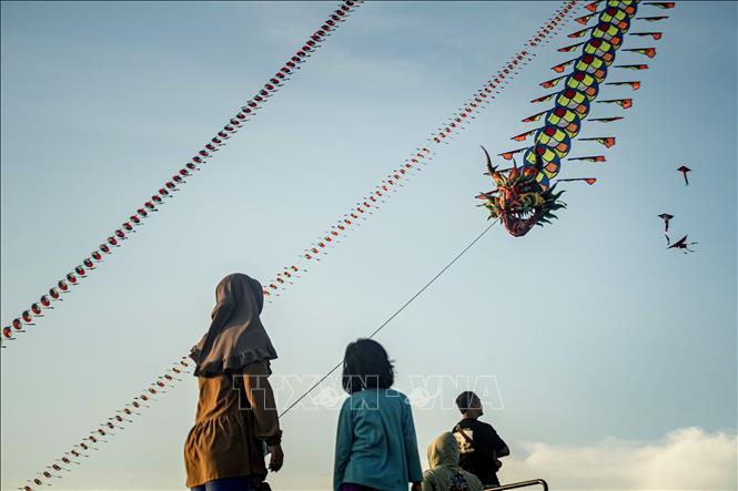 Diều hình con Rồng chào đón Năm mới 2024 tại Yogyakarta, Indonesia. Ảnh: THX/TTXVN