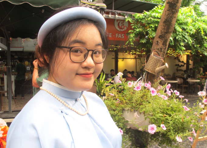 Với nữ tác giả trẻ Việt Chi, viết sách do bởi quá yêu văn hóa và lịch sử nước nhà. Ảnh: L.Q.V