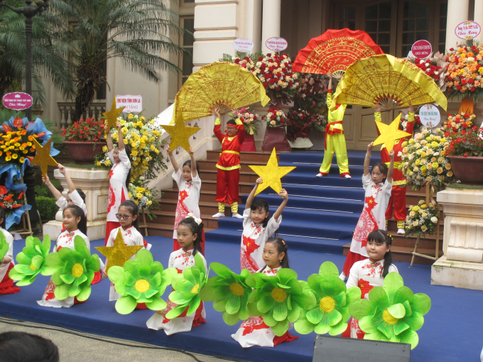 Màn múa chào mừng Ngày Sách và Văn hóa đọc 2024 của các học sinh Hà Nội. Ảnh: L.Q.V