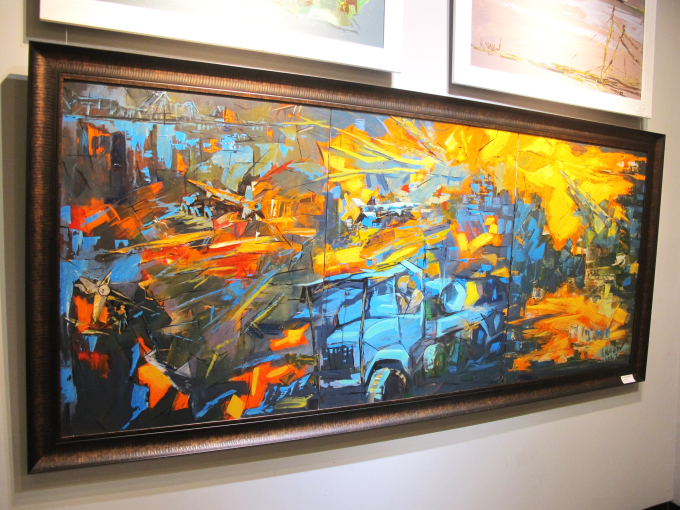 Tác phẩm “Cháy” của họa sĩ Nguyễn Hải Nghiêm toát lên âm hưởng hào hùng và khốc liệt của cuộc chiến tranh bảo vệ Tổ quốc. Ảnh: L.Q.V