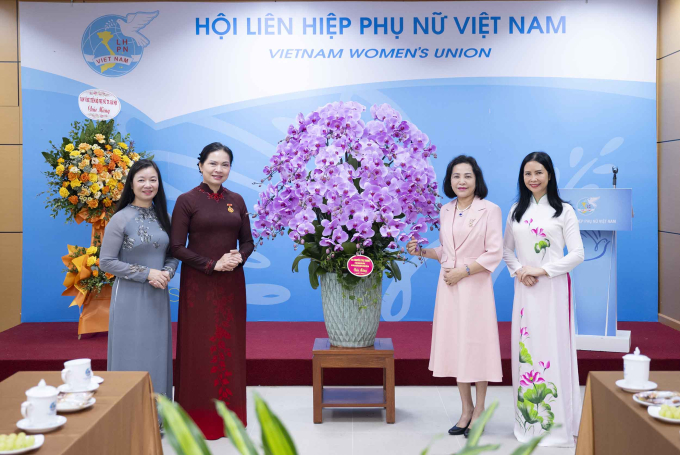 Phó Chủ tịch Quốc hội Nguyễn Thị Thanh chúc mừng Trung ương Hội Liên hiệp Phụ nữ Việt Nam