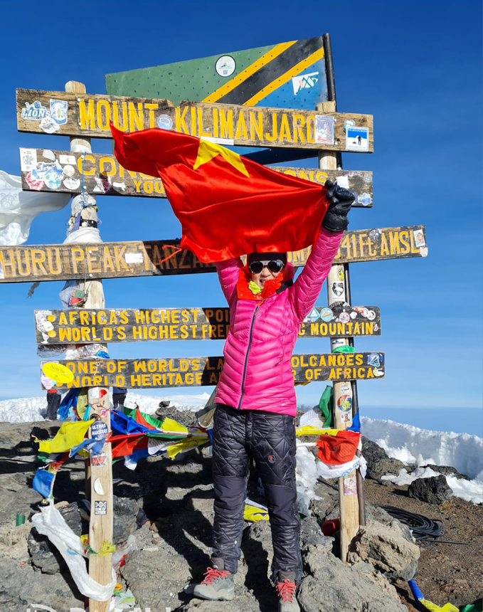 Hành trình chinh phục Ama Dablam của chị Nguyễn Thanh Bình kéo dài 5 ngày