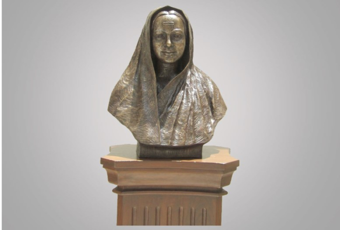 Tượng đồng của Savitribai Phule 