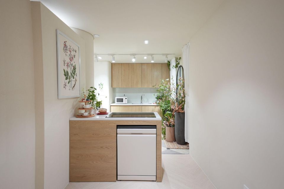 Hệ sinh thái thiết bị gia dụng bếp với thiết kế màu beige làm bừng sáng toàn bộ gian bếp. (Ảnh: LG Electronics)