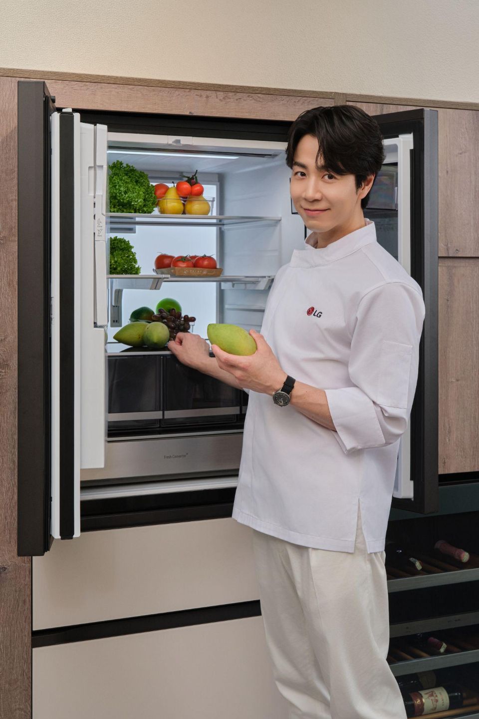LG FrenchDoor InstaView thế hệ mới kết hợp thiết kế âm tường liền mạch, lưu trữ linh hoạt và hệ thống làm đá đa dạng cho trải nghiệm sống tiện nghi. (Ảnh: LG Electronics)