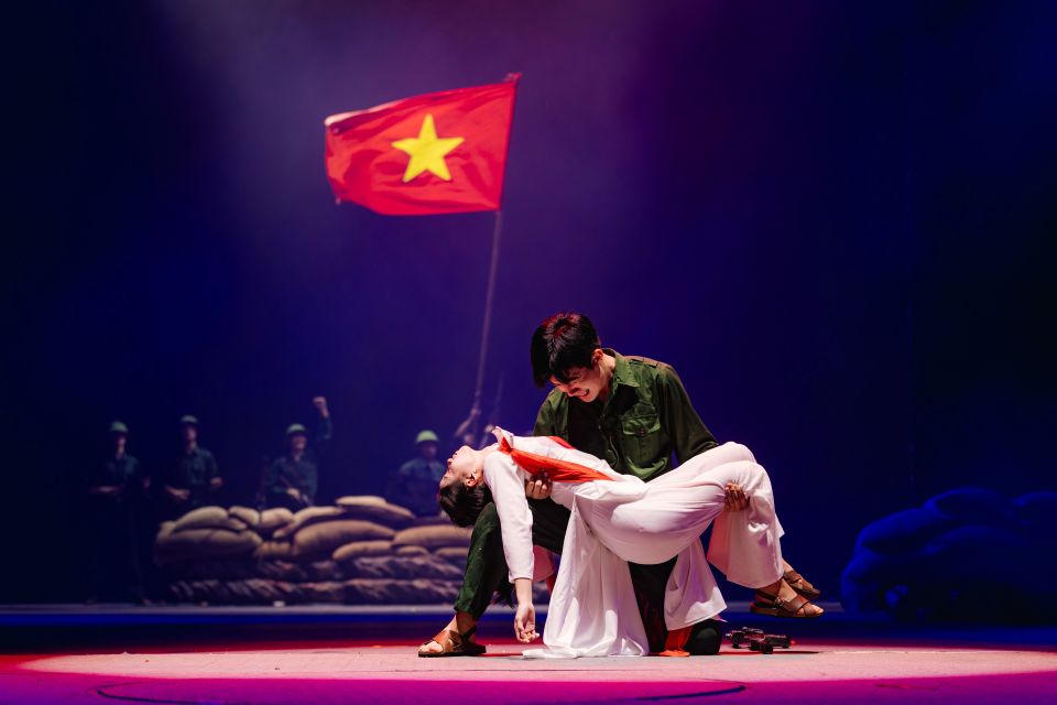 Công diễn “Đất Nước Thiên Hùng Ca”: 75 phút khiến khán giả đi từ choáng ngợp đến vỡ òa