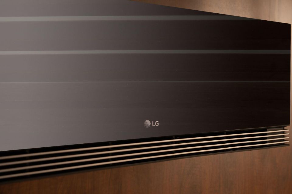 Hệ thống cửa gió kép giúp LG ARTCOOL™ AI Air làm mát nhanh, lan tỏa hơi mát đồng đều và dễ chịu. (Ảnh: LG Electronics)