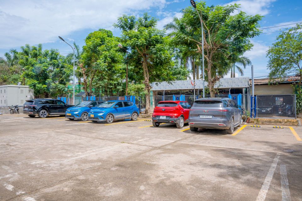 Đổi sang ô tô điện VinFast, gia đình tiết kiệm được những khoản nào?