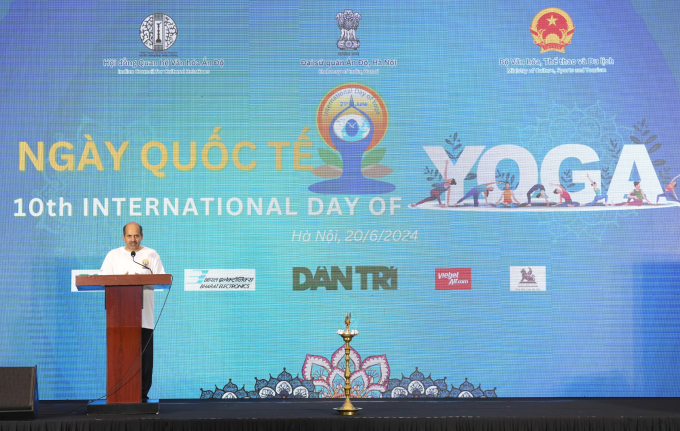 Ông Sandeep Arya - Đại sứ Ấn Độ tại Việt Nam - phát biểu tại lễ kỷ niệm “Ngày Quốc tế Yoga lần thứ 10” tổ chức ở Hà Nội.