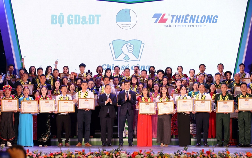 Chương trình “Chia sẻ cùng thầy cô” năm 2025: hành trình cống hiến và tri ân lan tỏa