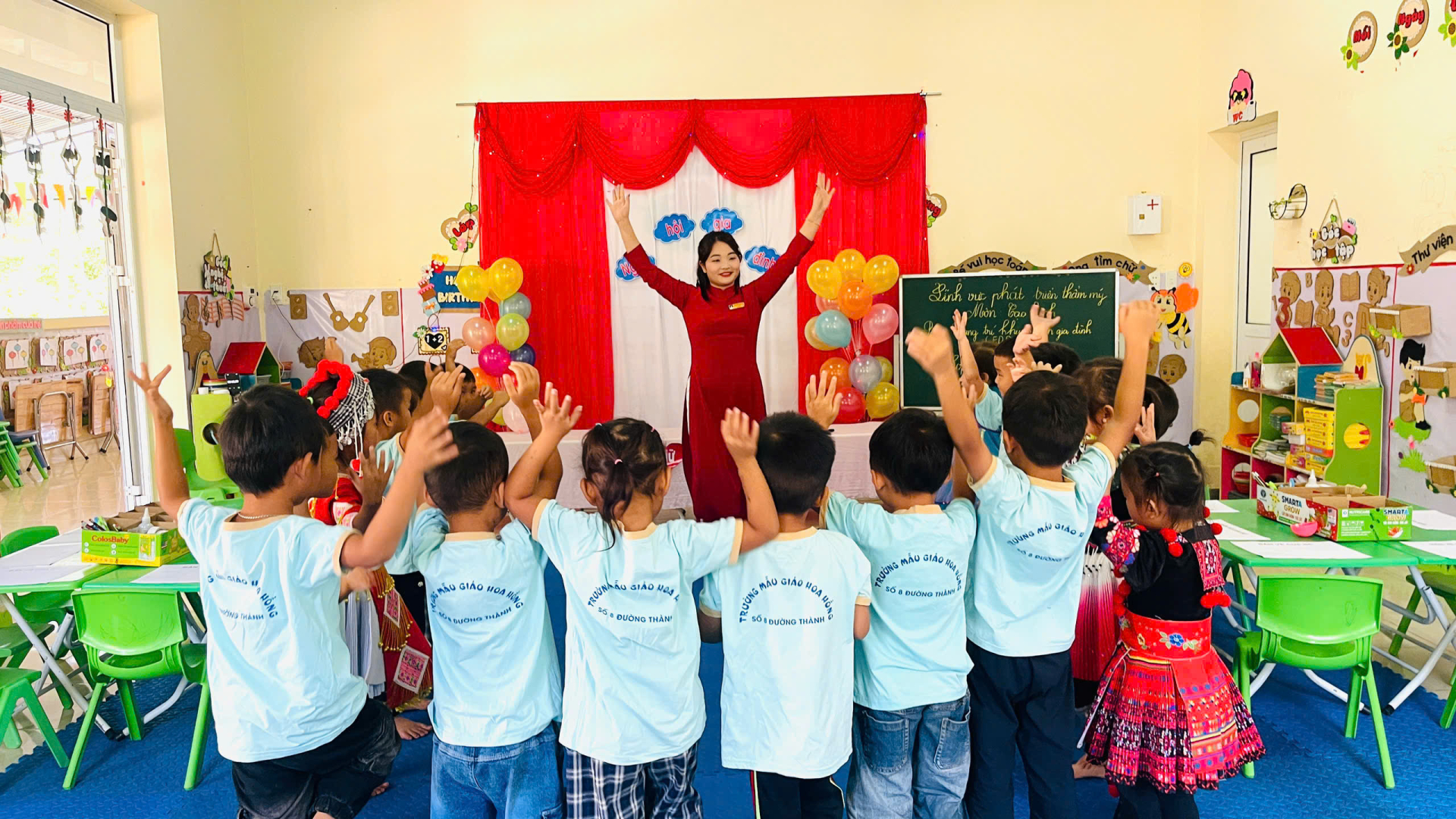 Điểm trường Tà Han luôn rộn tiếng nói, tiếng cười của trẻ nhỏ