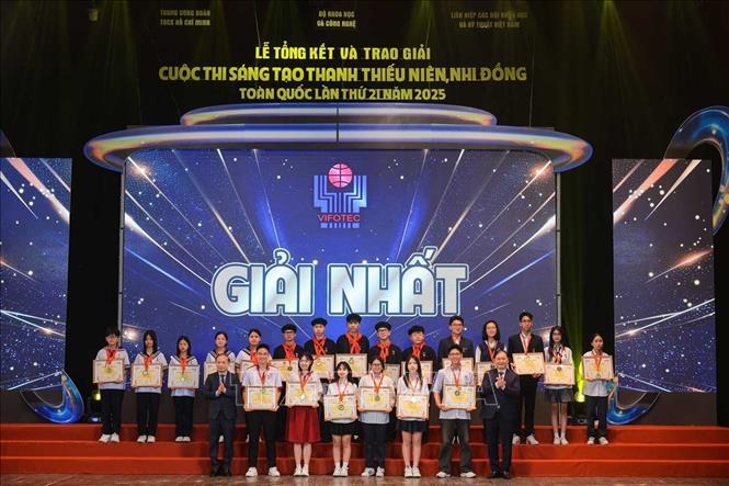 5 nhóm tác giả đoạt giải Nhất