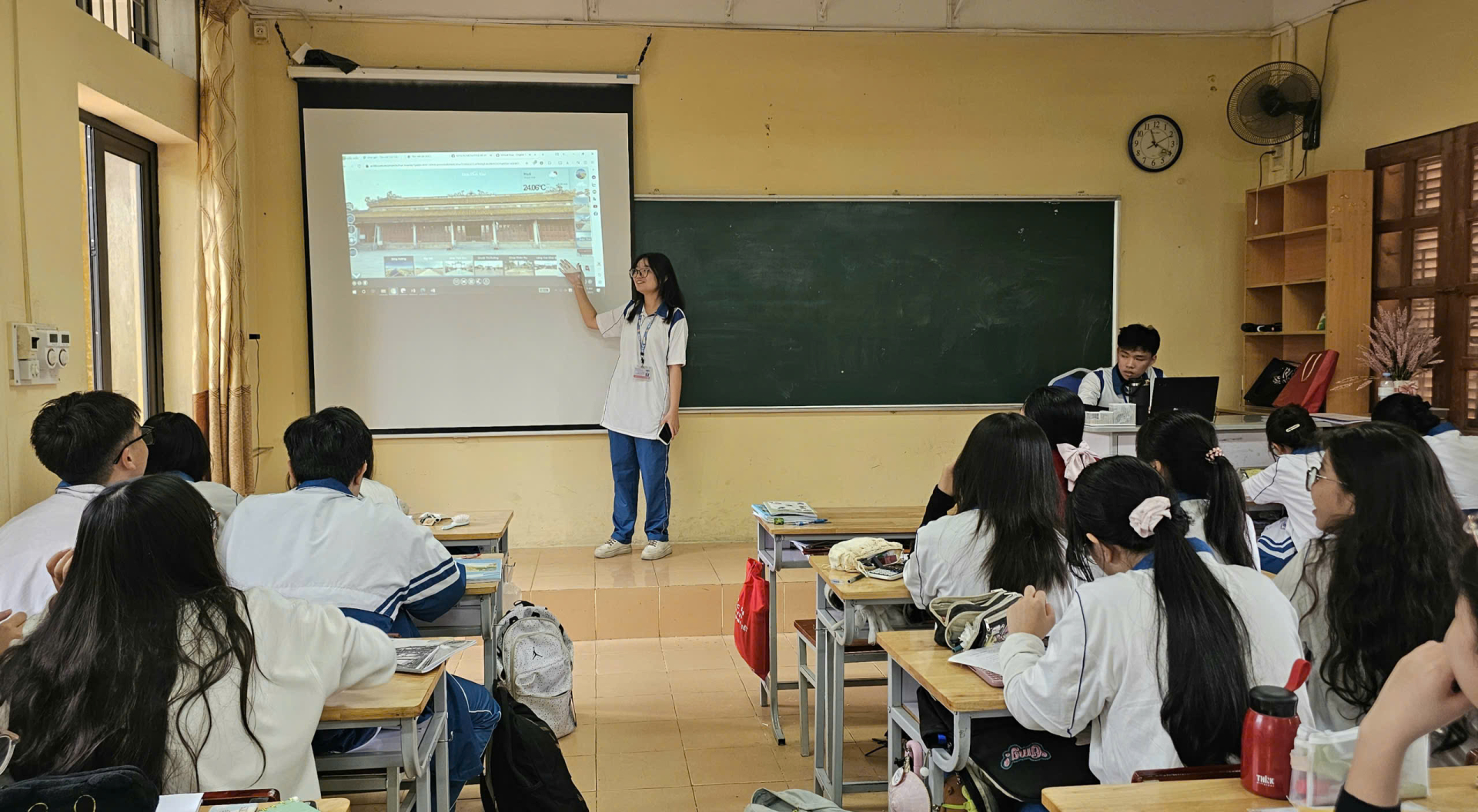 Cô giáo, Tiến sĩ Nguyễn Thu Quyên giúp các em học sinh chủ động hơn trong các giờ học lịch sử.