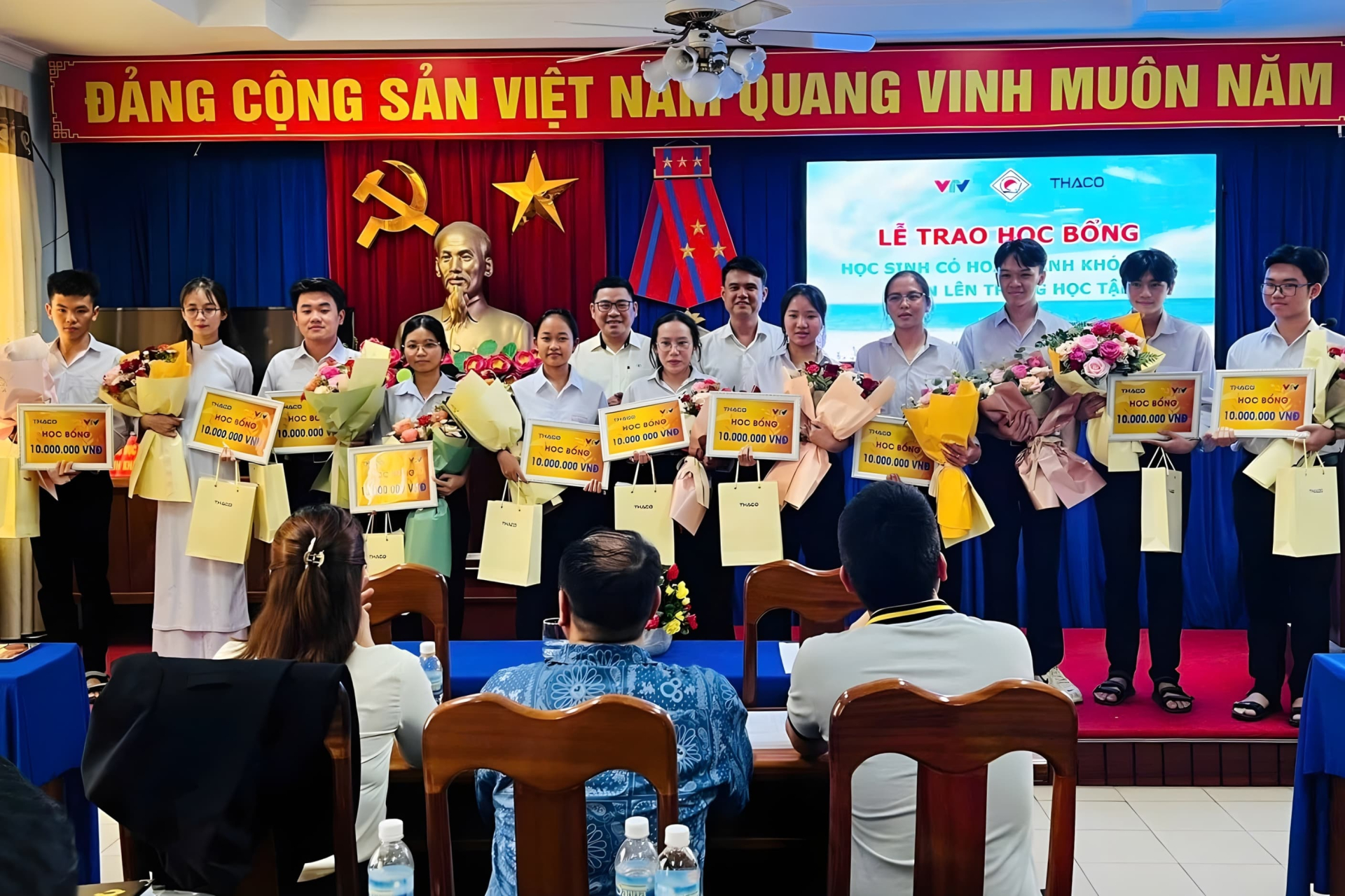 THACO trao tặng Học bổng Olympia cho học sinh hoàn cảnh khó khăn