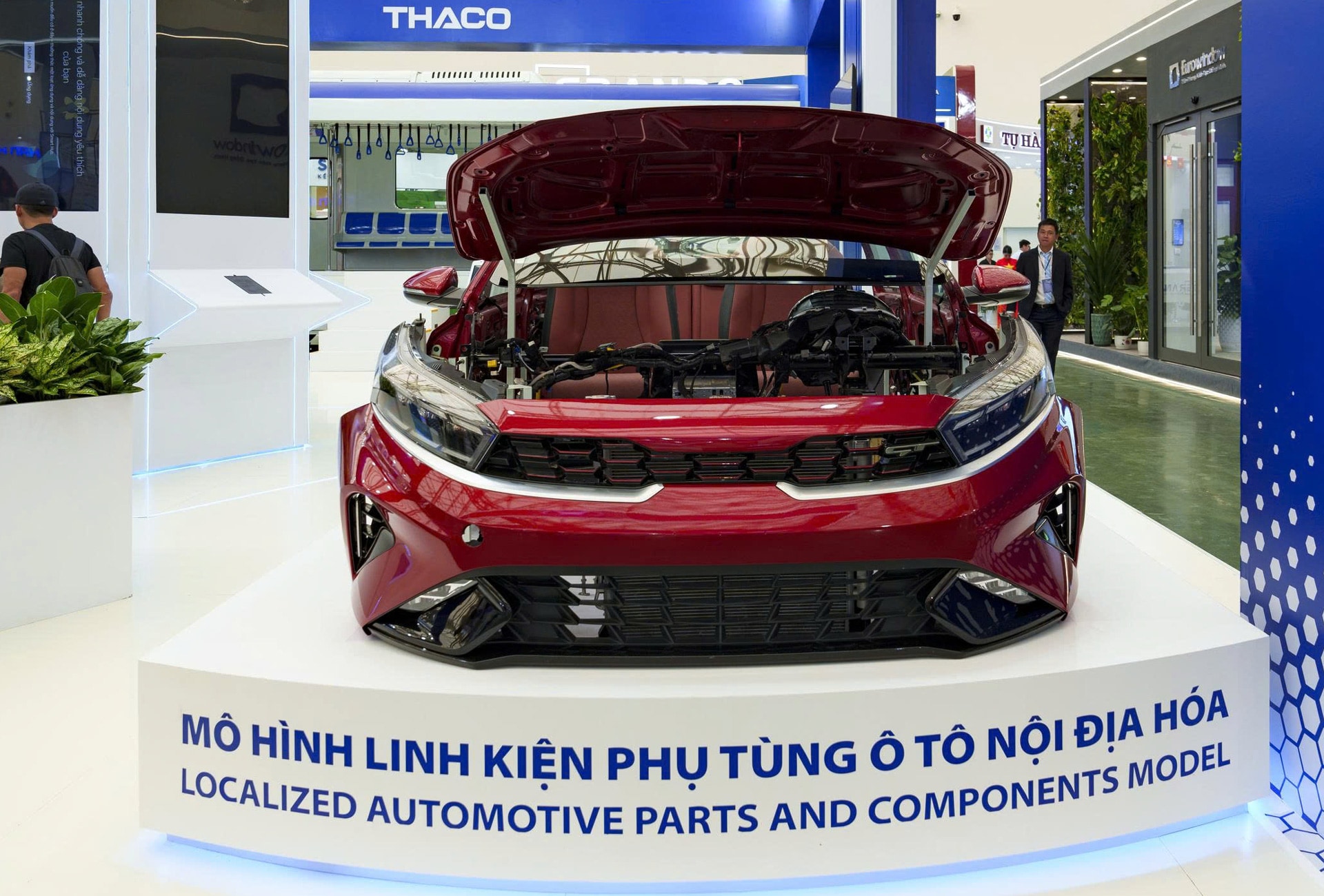 Mô hình ô tô du lịch KIA K3 được sản xuất tại nhà máy của THACO INDUSTRIES