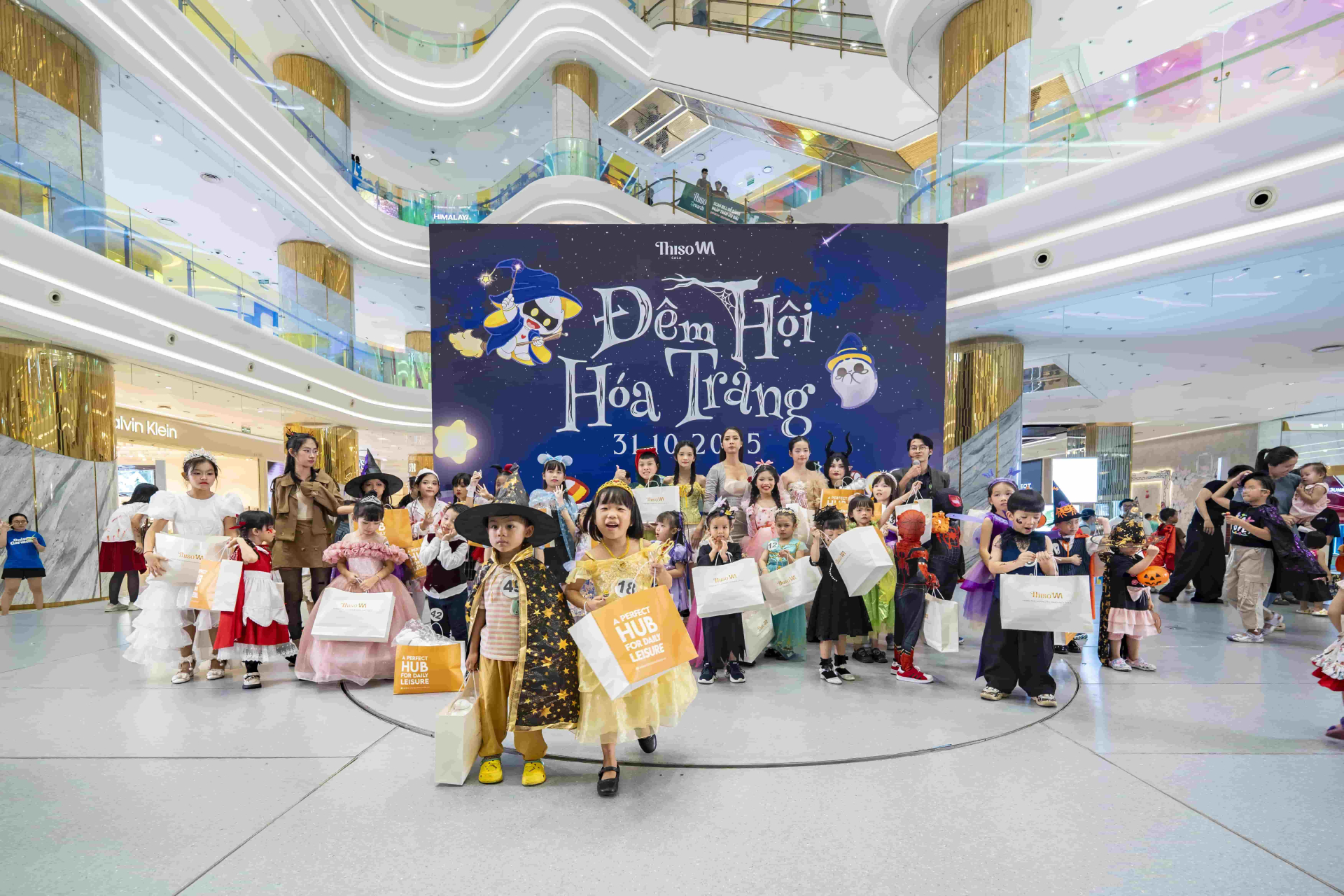 Không khí sôi động tại TTTM THISO Sala tối 31/10