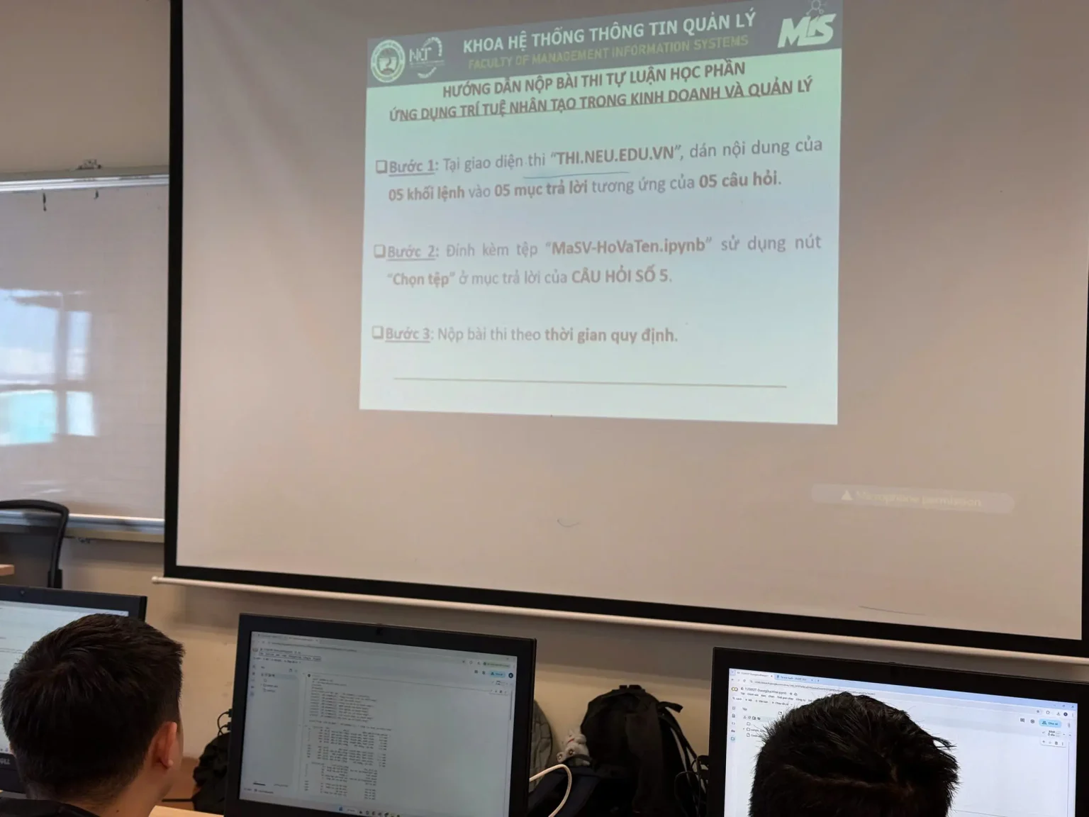 Kỳ thi tự luận trên máy tính đầu tiên tại Đại học Kinh tế Quốc dân: Bước tiến mới trong công tác khảo thí