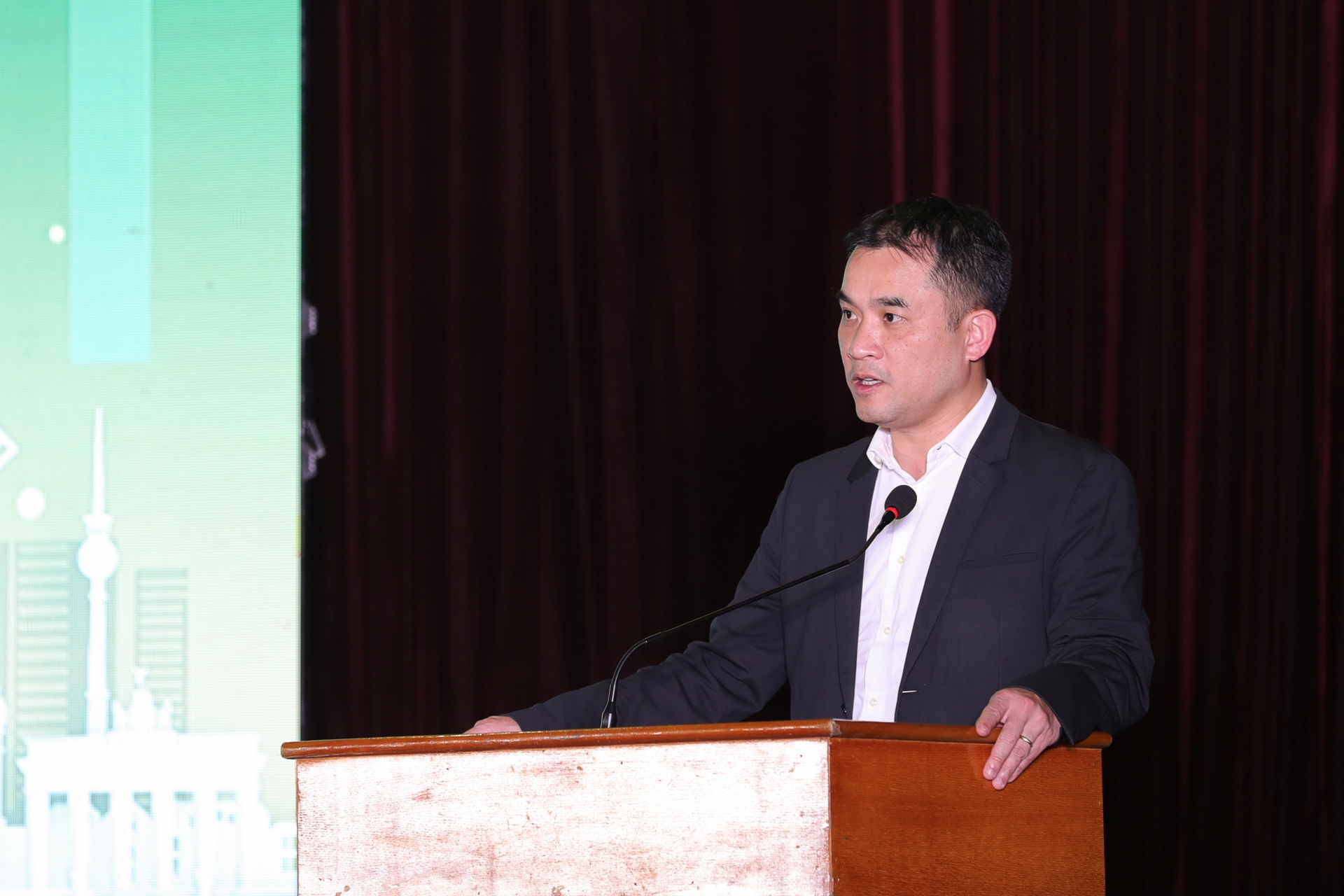 Phó Giám đốc ĐHQGHN Phạm Bảo Sơn phát biểu tại sự kiện