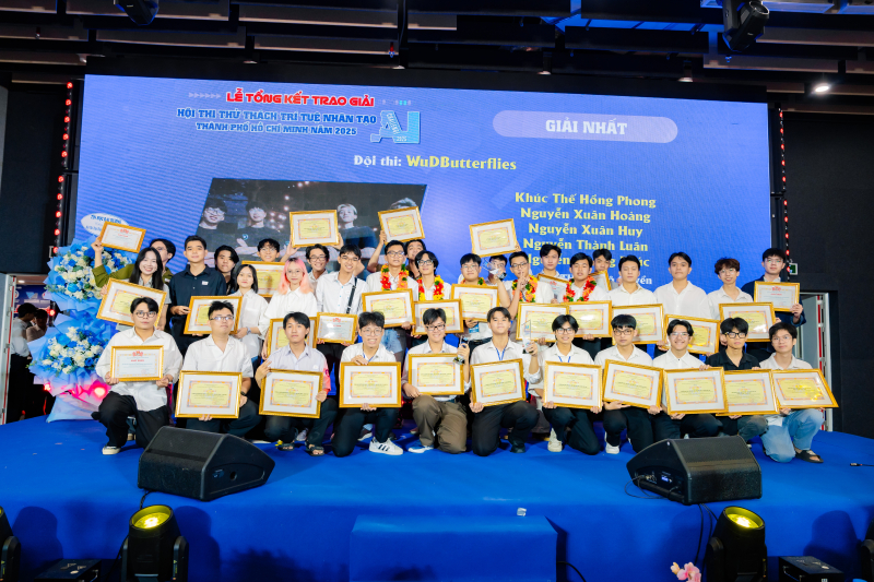 12 đội thi UIT ghi dấu ấn tại AI Challenge 2025