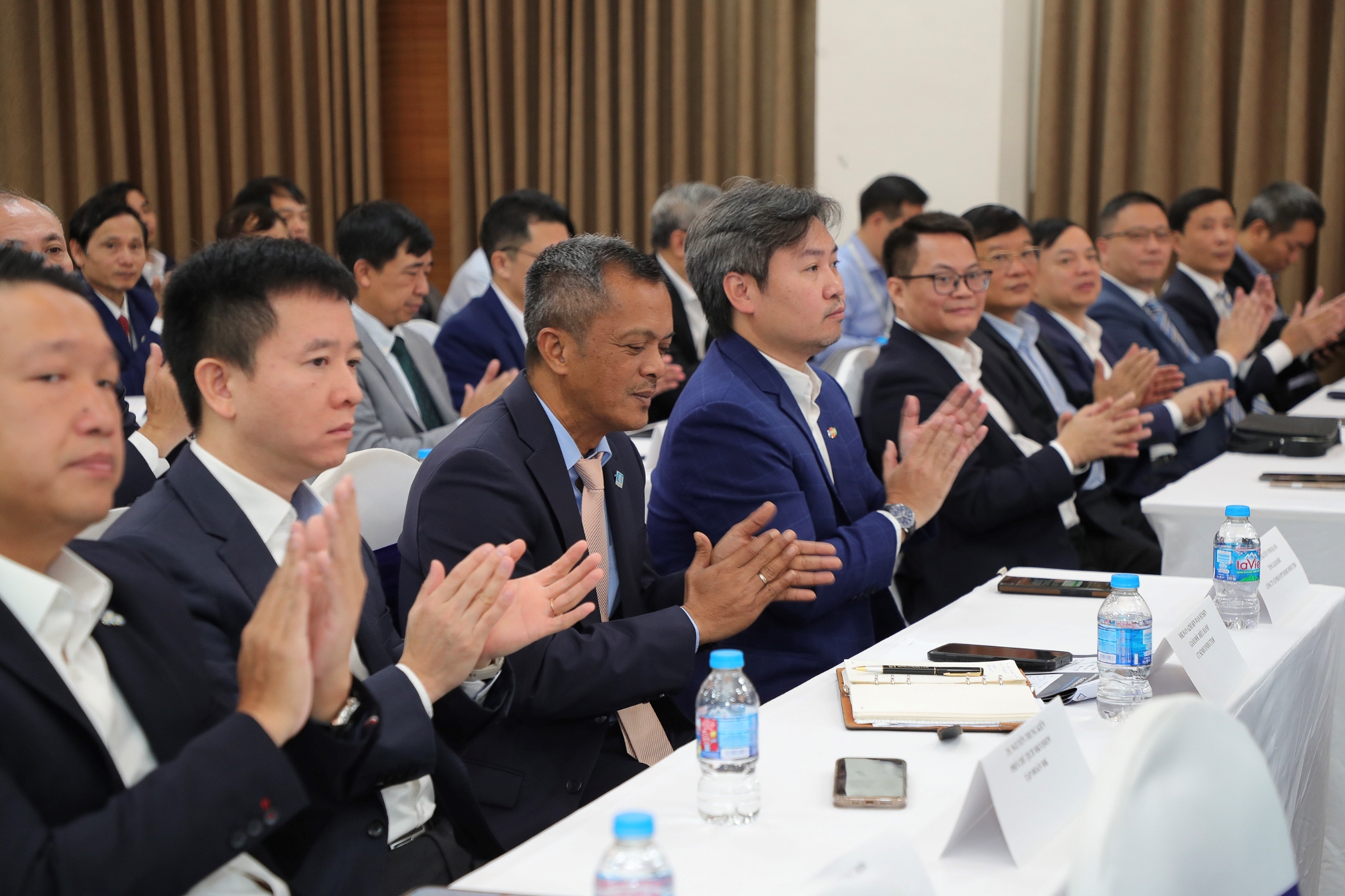 Công bố các ứng dụng và công nghệ hiện đại trong lĩnh vực trí tuệ nhân tạo và công nghiệp bán dẫn