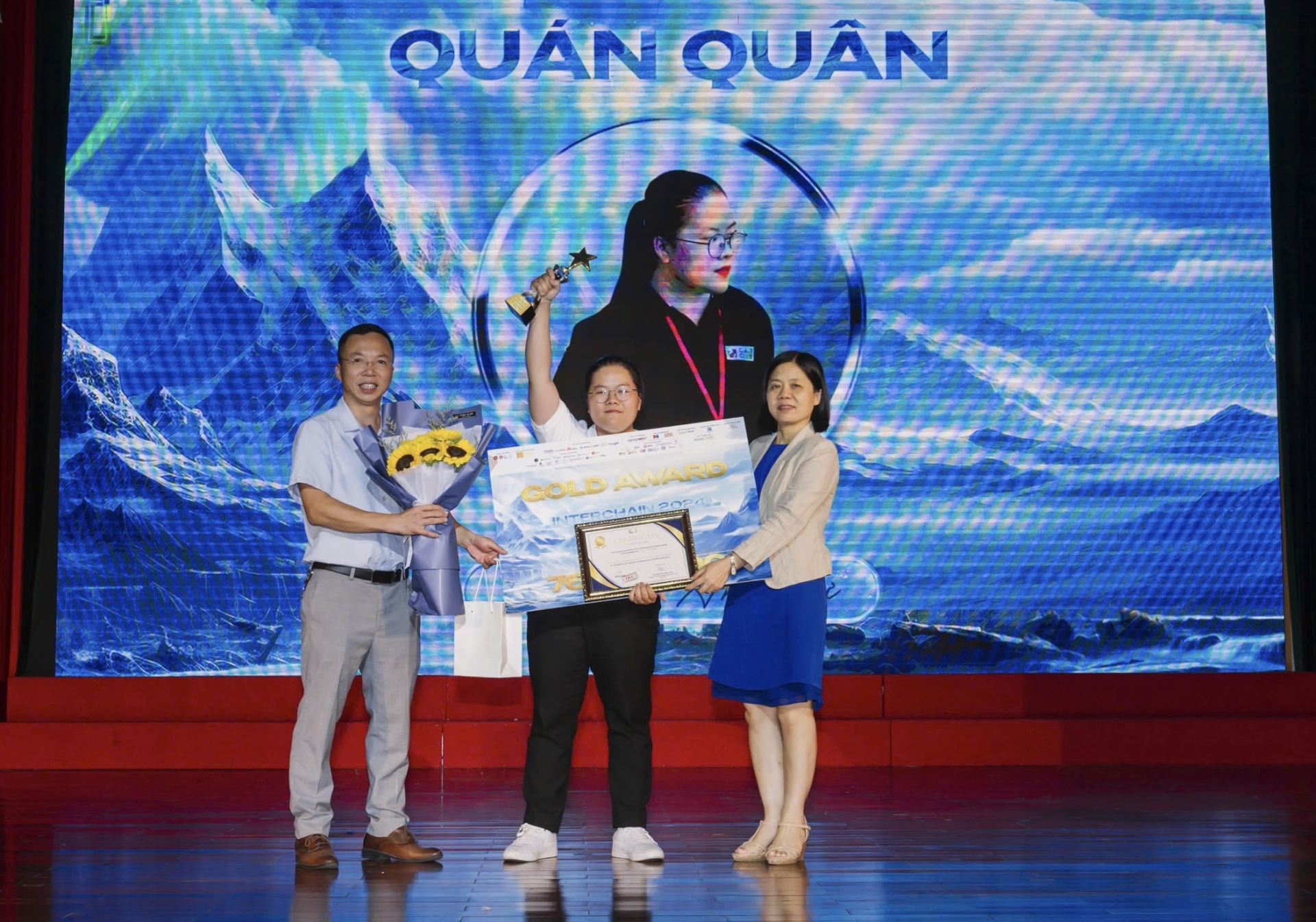 Anh Thư giành giải quán quân cuộc thi INTERCHAIN 2024, cuộc thi học thuật về Chuỗi Cung ứng quy mô toàn quốc 