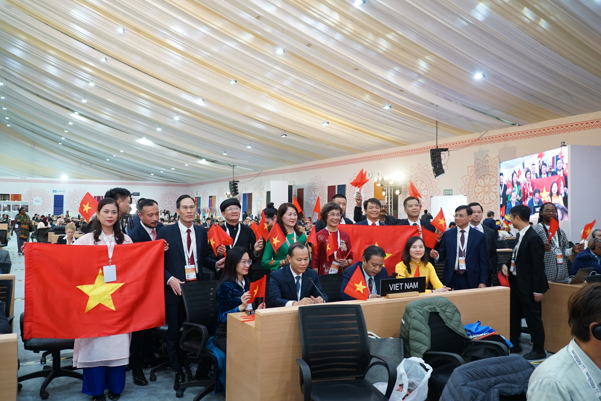 Đoàn Việt Nam tham dự Kỳ họp