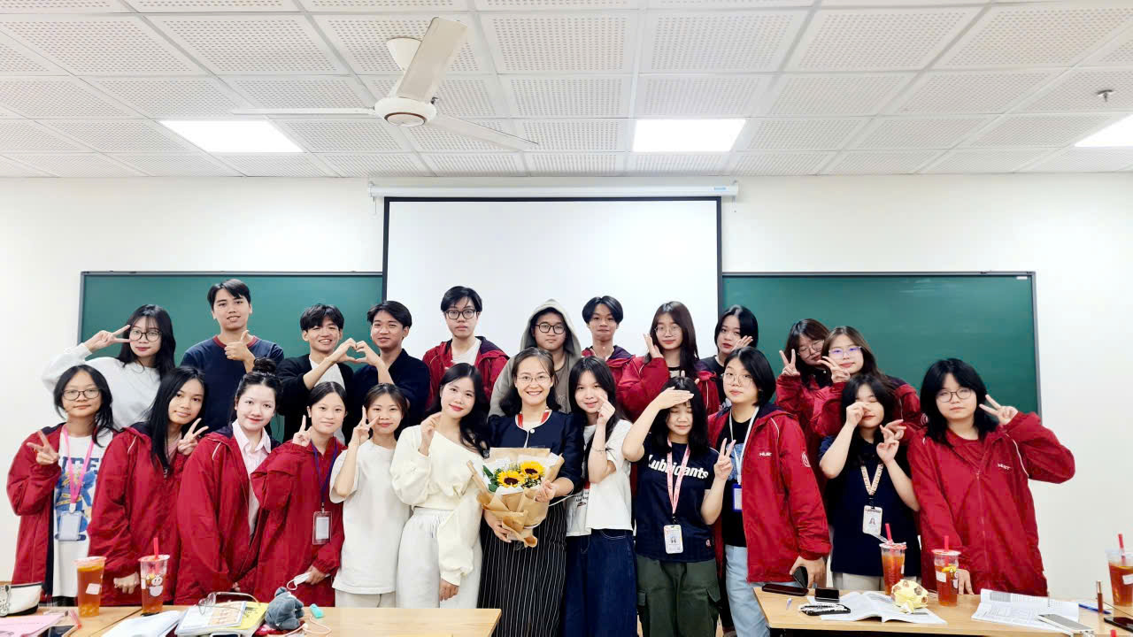 Cô Minh Hà thực sự gắn bó với sinh viên Đại học Bách khoa Hà Nội