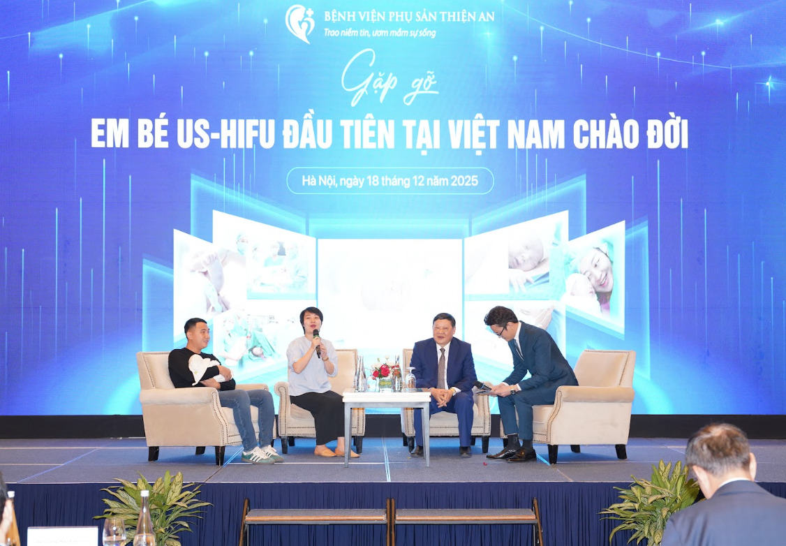 GS Nguyễn Viết Tiến và vợ chồng chị Phạm Thị Huyền Trang chia sẻ về hoàn cảnh và kỹ thuật US-HIFU trong điều trị bệnh hiếm muộn