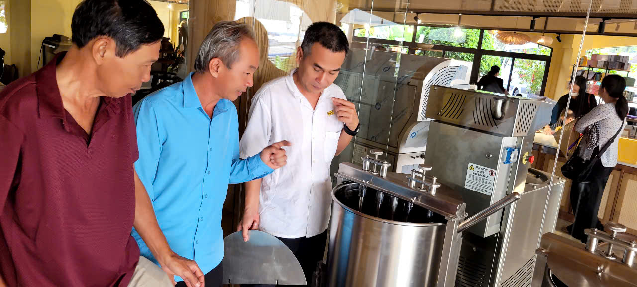 Công ty TNHH Ca cao Xuân Ron Chợ Gạo được đầu tư thiết bị, máy móc chế biến socola rất hiện đại