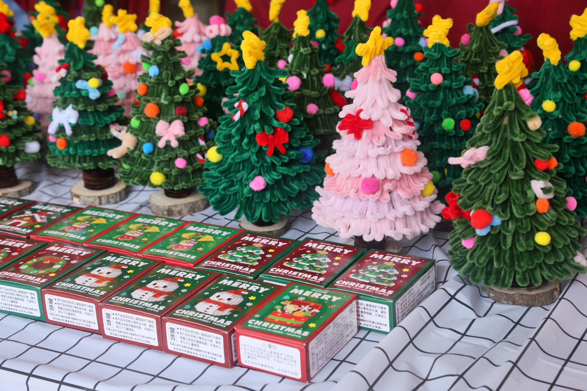 MỌT 2025: Vọng Miên - ngày hội mua bán và trao đổi sách lan tỏa trái tim ấm áp của thế hệ trẻ