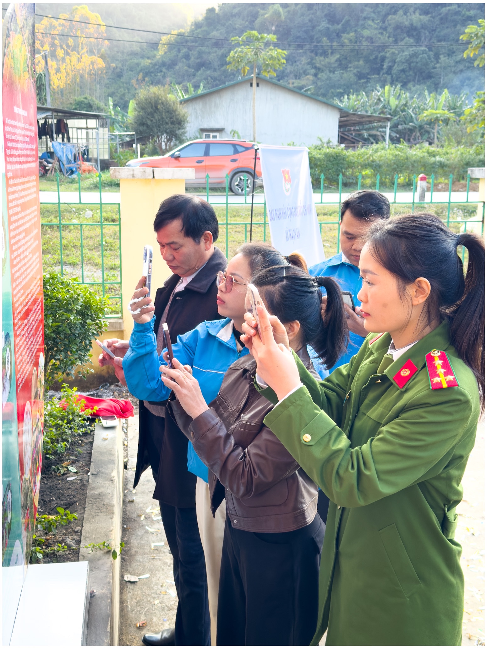 Những video song ngữ Tày - Việt không chỉ trở thành sản phẩm trải nghiệm cho du khách, mà còn từng bước đi vào đời sống cộng đồng