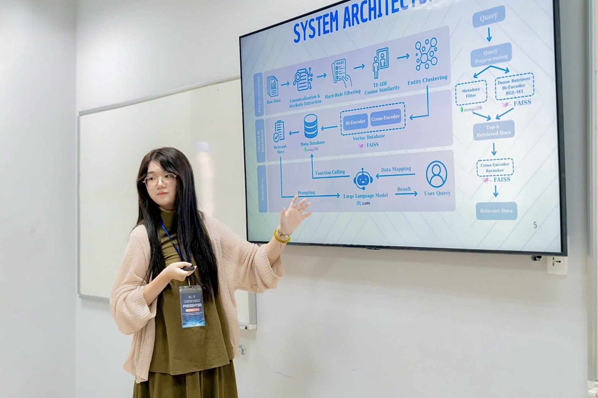 Minh Anh thuyết trình về Công trình “VCED” – một mô hình chatbot tư vấn mỹ phẩm tiếng Việt tại Hội nghị Quốc tế FETC 2025