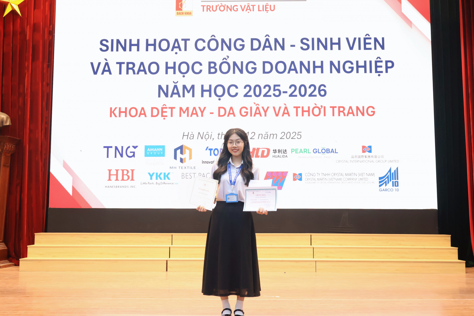 Niềm vui của Thanh Chúc khi nhận Học bổng Khuyến khích học tập của ĐH Bách khoa Hà Nội và Học bổng doanh nghiệp