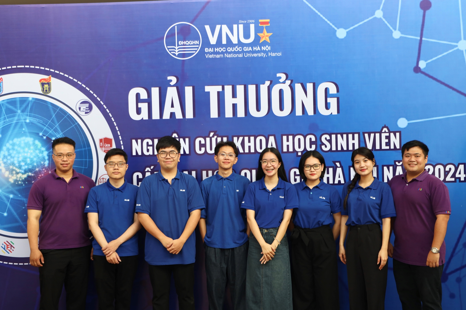 Nguyễn Bảo Ngọc được nhiều giải thưởng nghiên cứu khoa học và tốt nghiệp loại Xuất sắc
