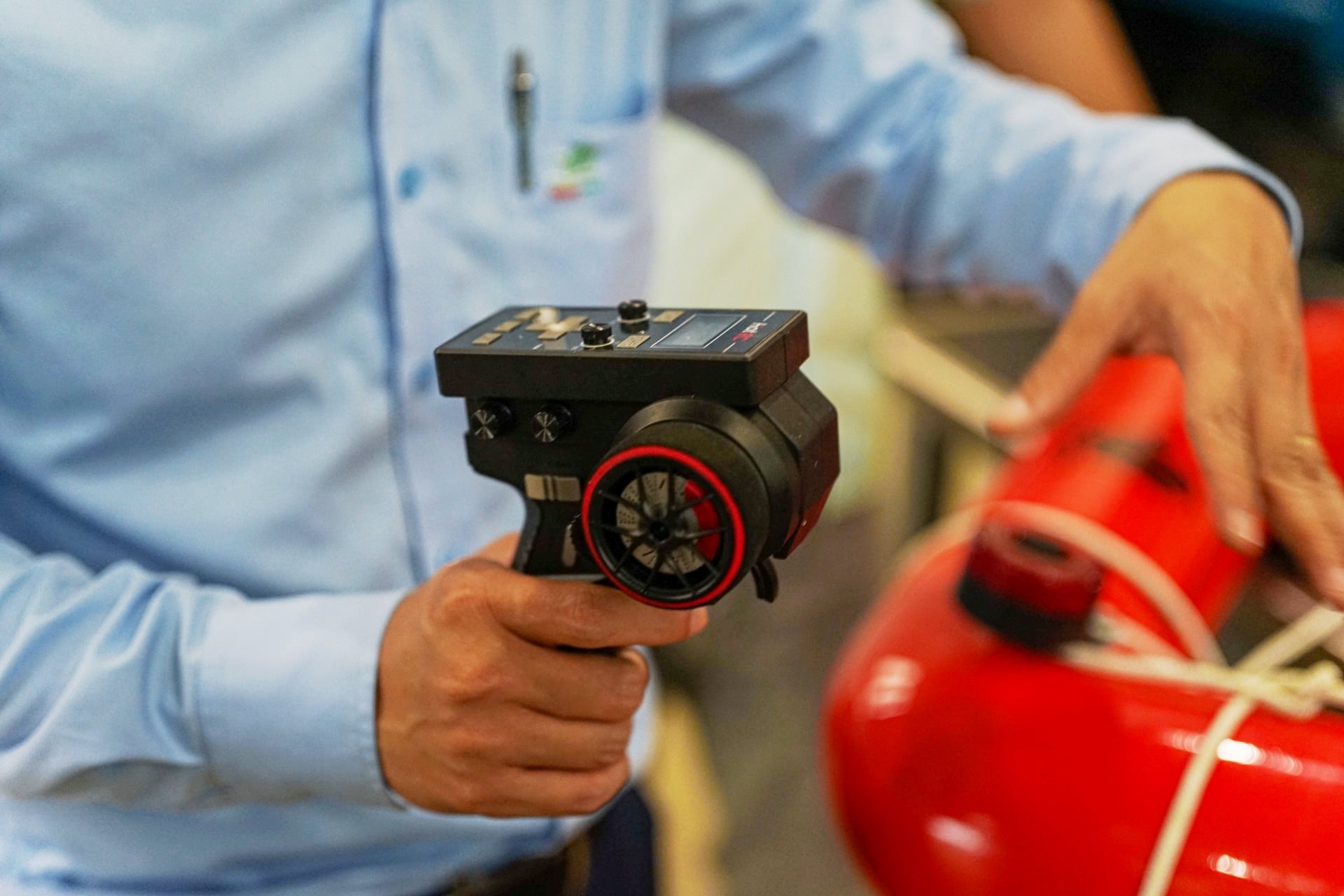 Thiết bị điều khiển từ xa được thiết kế gọn nhẹ, dễ thao tác