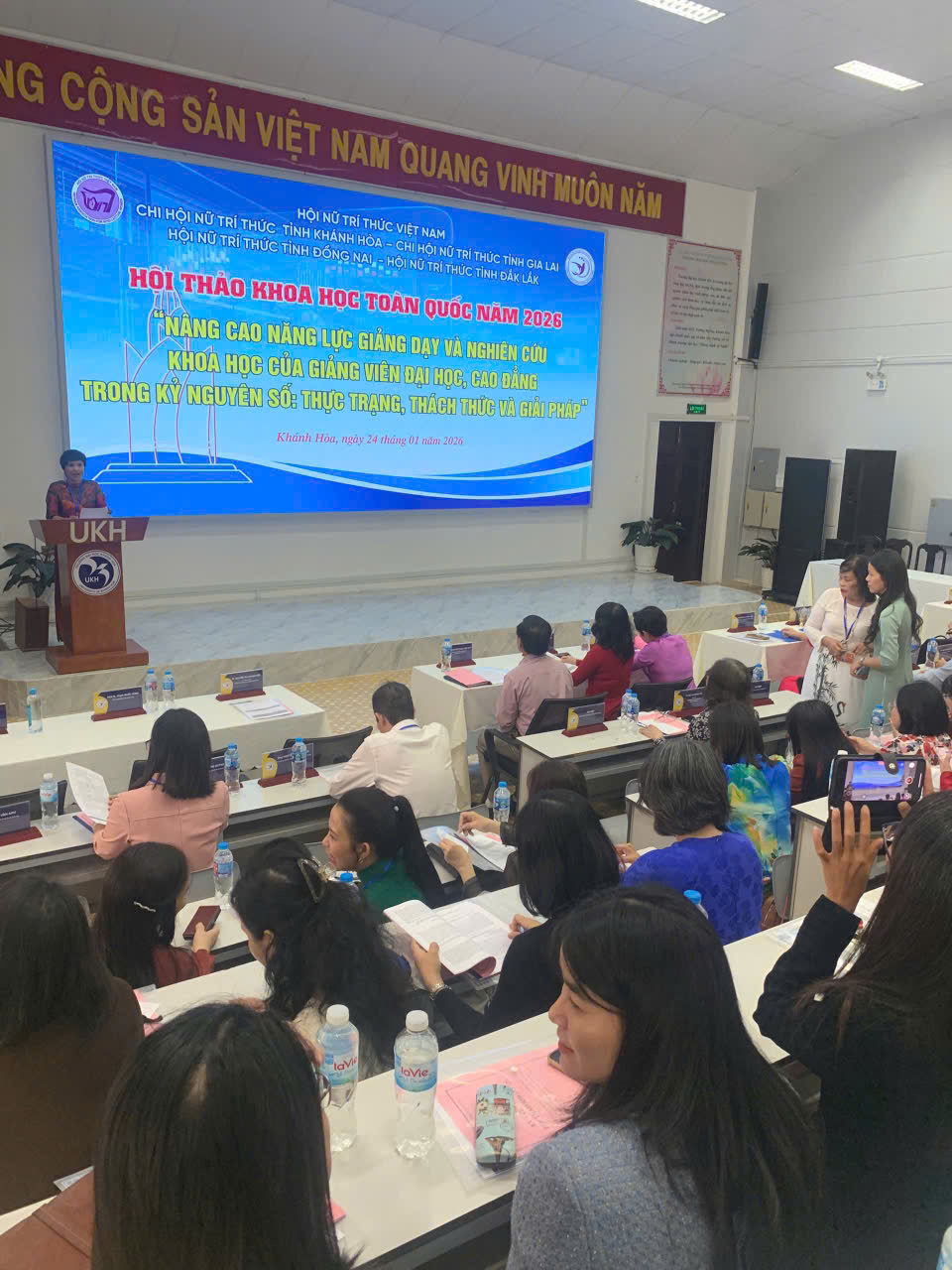 Ứng dụng công nghệ số trong giảng dạy, quản lý và đổi mới sáng tạo giáo dục: yêu cầu cấp bách trong kỷ nguyên số