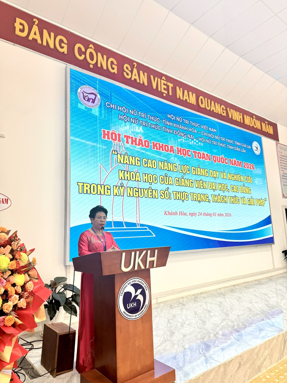 NGƯT.PGS.TS. Nguyễn Thị Thúy Hường, Chi hội trưởng Chi hội NTT tỉnh Khánh Hòa phát biểu khai mạc hội thảo