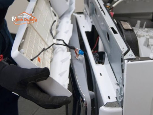 Đội ngũ Minh Dương Fix hoàn toàn làm chủ công nghệ, chuyên xử lý lỗi bo mạch phức tạp trên các dòng máy giặt Inverter và máy sấy Heatpump đời mới.