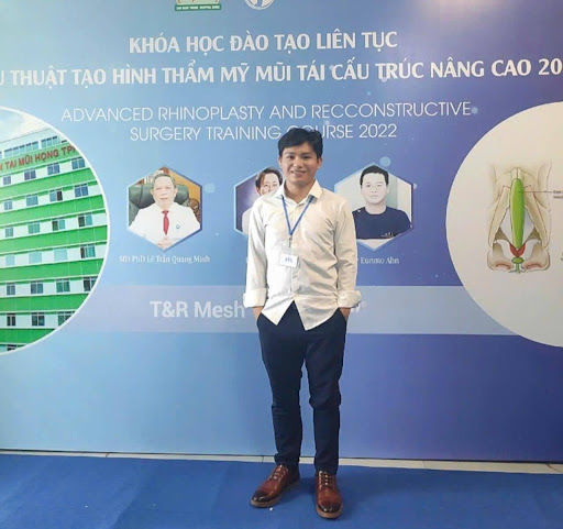 Bác sĩ thường xuyên tham gia các chương trình đào tạo nâng cao chuyên môn, tay nghề.