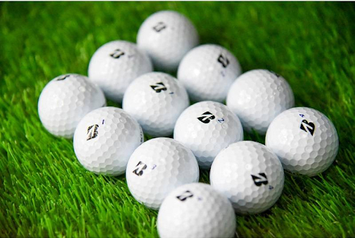 Cách chọn bóng golf phù hợp người chơi và chất lượng cao