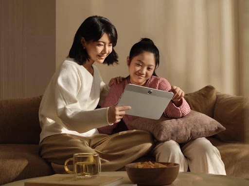 Mẹ là người đồng hành cùng con gái trong những biến chuyển tâm sinh lý đầu đời (Ảnh)