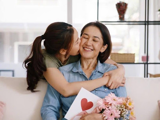 Người phụ nữ dù ở độ tuổi nào cũng xứng đáng được nâng niu và bảo vệ trọn vẹn (Ảnh)