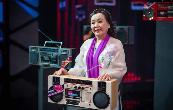Nghệ sĩ Thu Hiền xuất hiện trong một chương trình truyền hình gần đây, ở tuổi ngoài 70 bà vẫn rất đẹp và đằm thắm