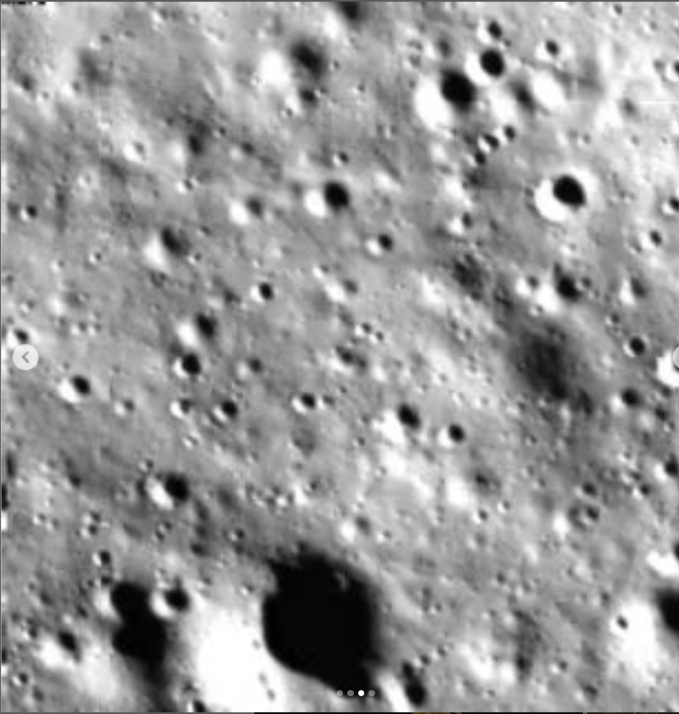 Những bức ảnh đầu tiên chụp vùng tối của Mặt trăng đã được tàu Vikram chuyển về trung tâm điều khiển. (Ảnh: Instagram)