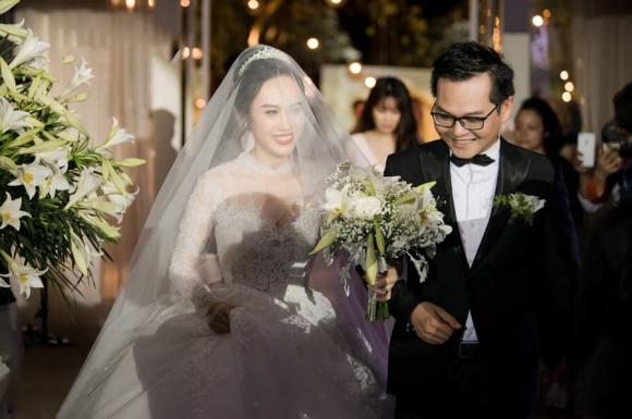 Nghệ sĩ Trung Hiếu và bã xã kém 19 tuổi hạnh phúc trong đám cưới năm 2019
