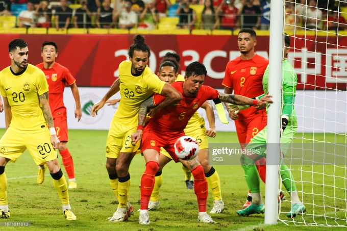 Đội tuyển Trung Quốc gặp nhiều khó khăn trước Malaysia.